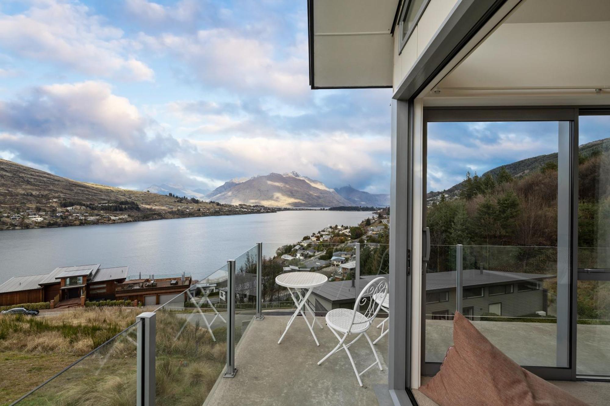 Luxury Away - Summit View Βίλα Κουίνσταουν Εξωτερικό φωτογραφία
